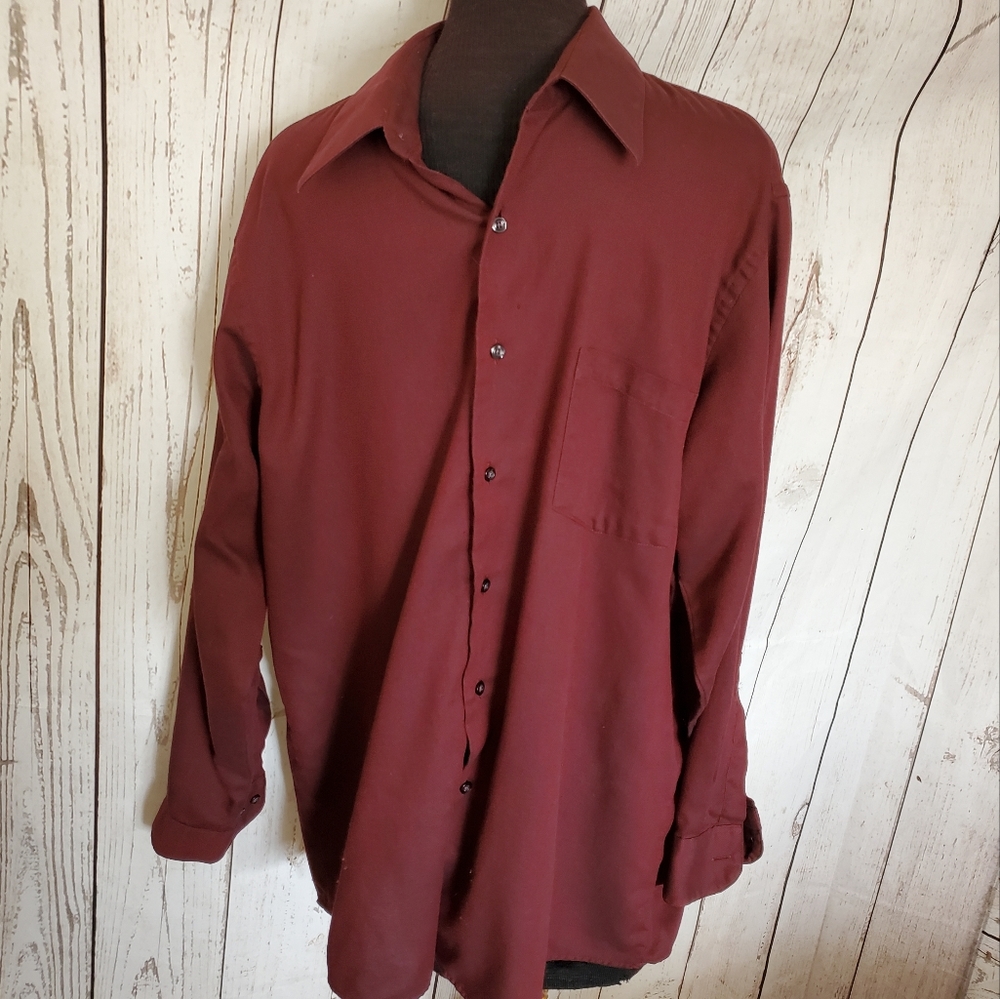 Van Heusen pique men's button front long sleeved dress shirt maroon 16 1/2 32/33